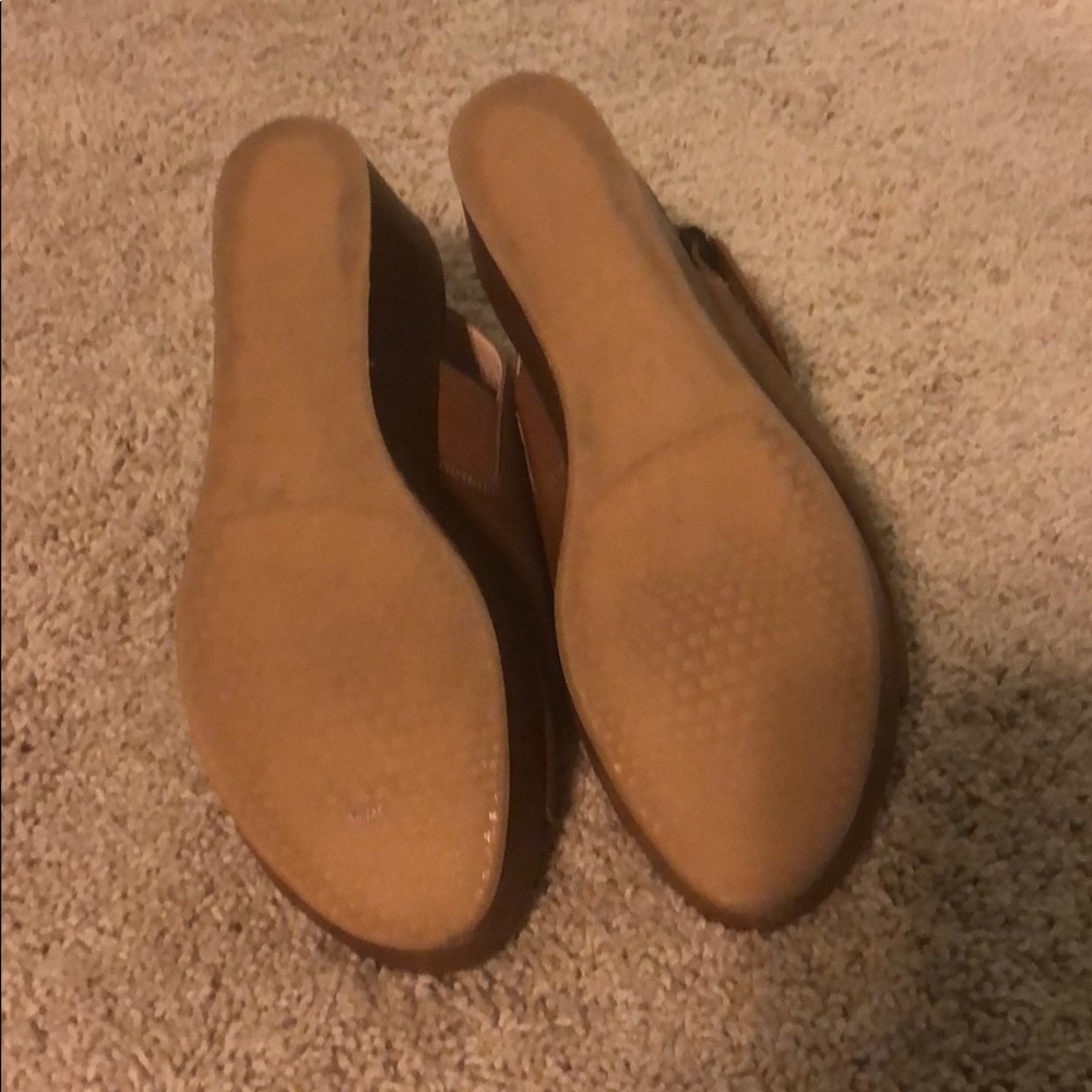 Stuart Weitzman - Picture 2 of 3